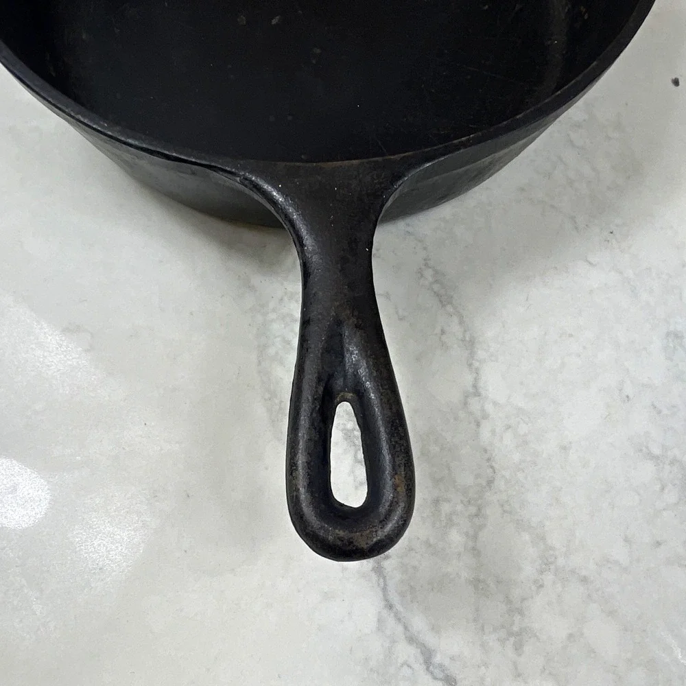 Cast Iron Frying Pan Skillet 10 in Black Round w/ Pour Spout Gas Electric